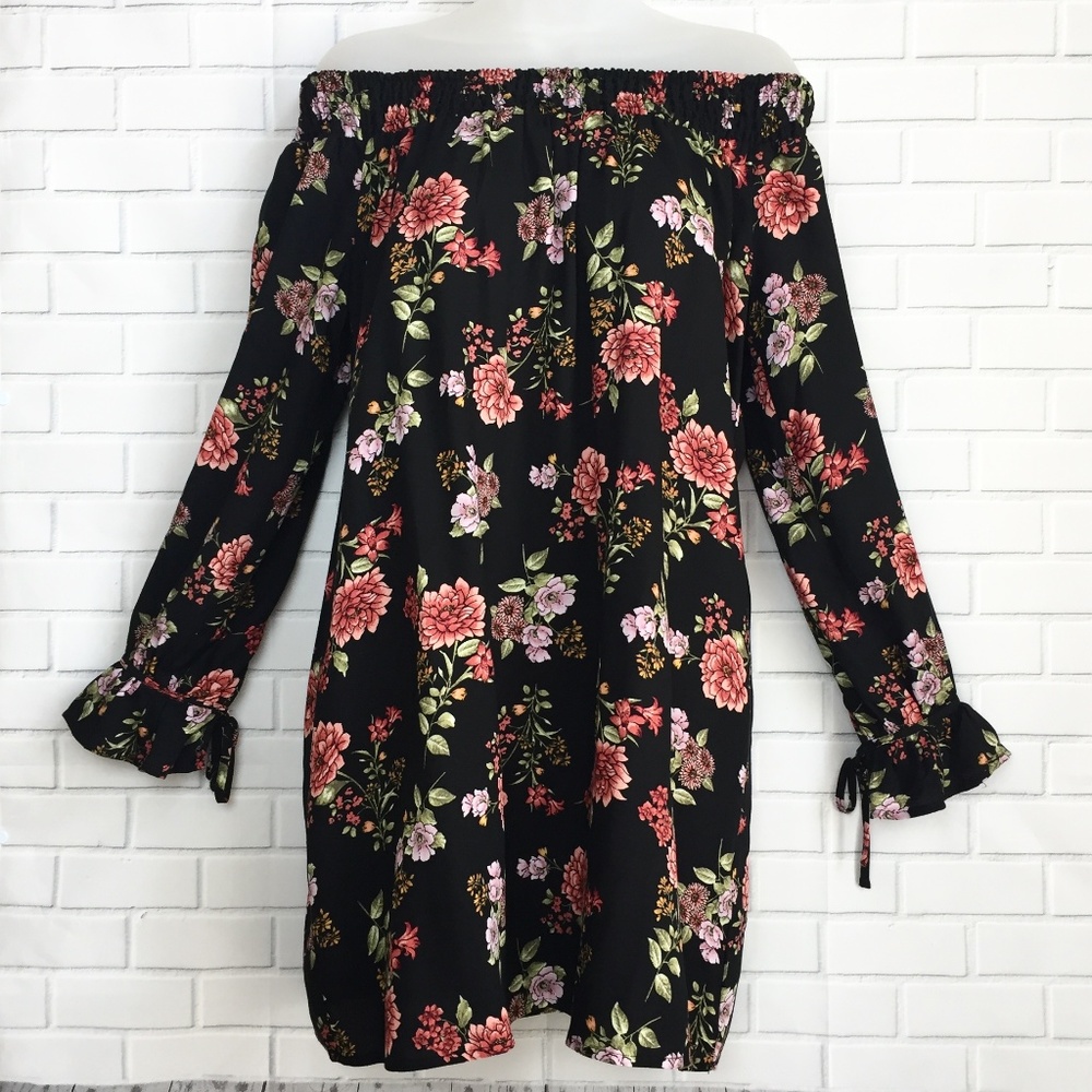 🐝 Black and Floral Boho Style Dress size Small